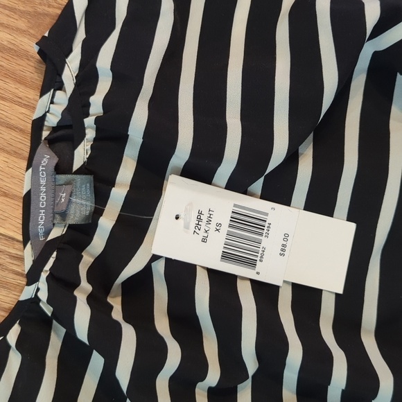 NWT French Connection black and white cold shoulder blouse, size small - Picture 3 of 3